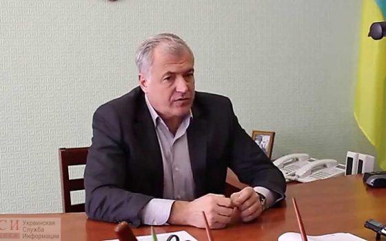 Мэр Южного заявил, что не зайдет в свой кабинет, пока его рабочее место не проверит полиция – боится, что там взятка «фото»
