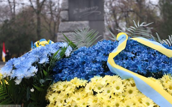 К памятнику Шевченко торжественно возложили цветы по случаю Дня Достоинства и Свободы (фото) usionline.com К памятнику Шевченко торжественно возложили цветы по случаю Дня Достоинства и Свободы (фото) «фото»