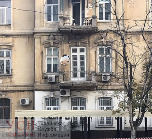 В Одессе после падения с балкона мужчина почти месяц находится в больнице: в мэрии говорят, что хозяйка квартиры знала об опасности «фото»