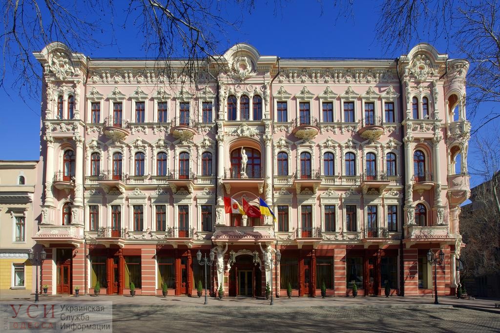 Одесский пятизвездочный отель “Бристоль” арестовали по решению суда «фото»