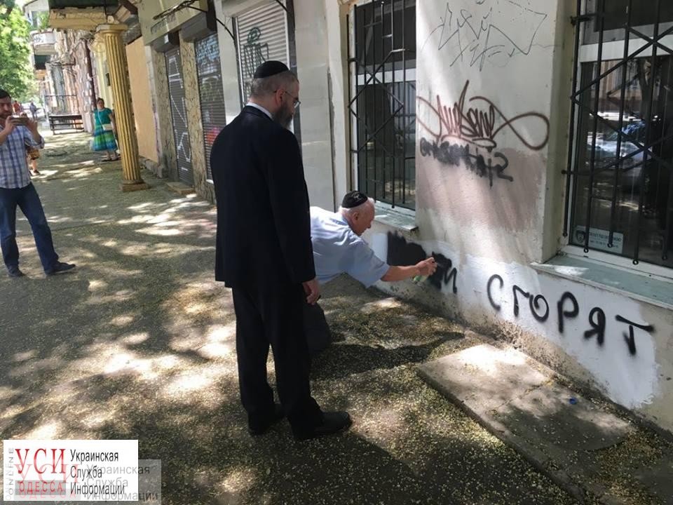 Одесская полиция задержала двух студентов за антисемитские надписи «фото»