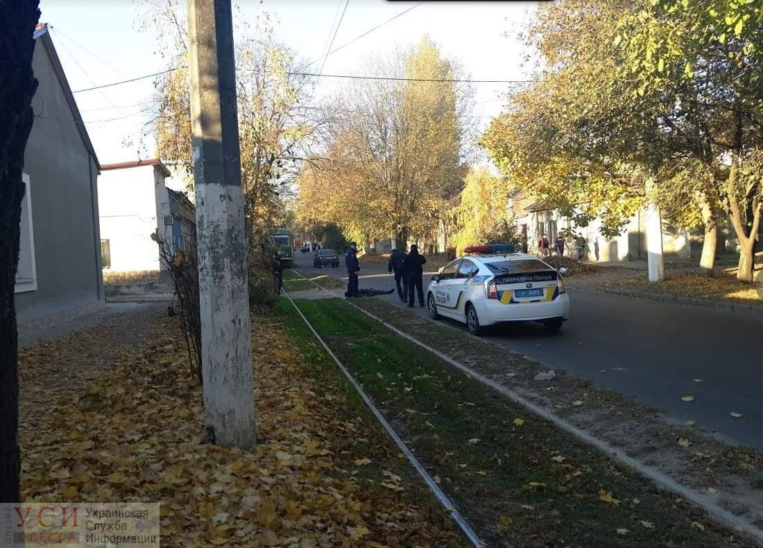 В Одессе во время задержания полицейские застрелили подозреваемого в убийстве, который кинулся на них с топором «фото»