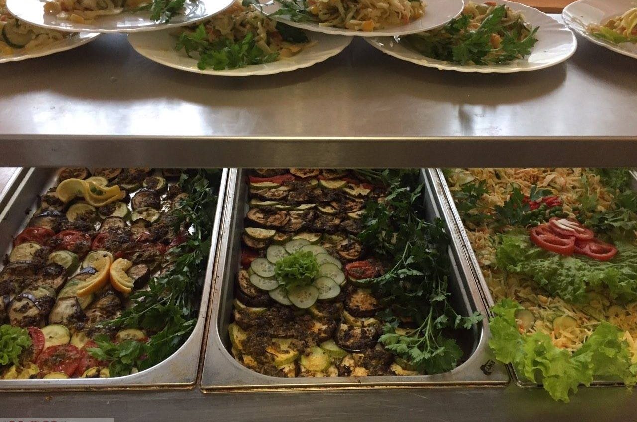 В Одесской военной академии курсантов кормят французской кухней (фото) «фото»