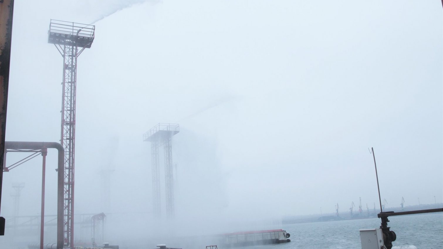 В порту “Южный” испытали новую противопожарную систему (фото) «фото»