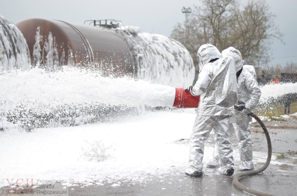 Спасатели в Одессе учились устранять разлив химикатов на железной дороге (фото) «фото»