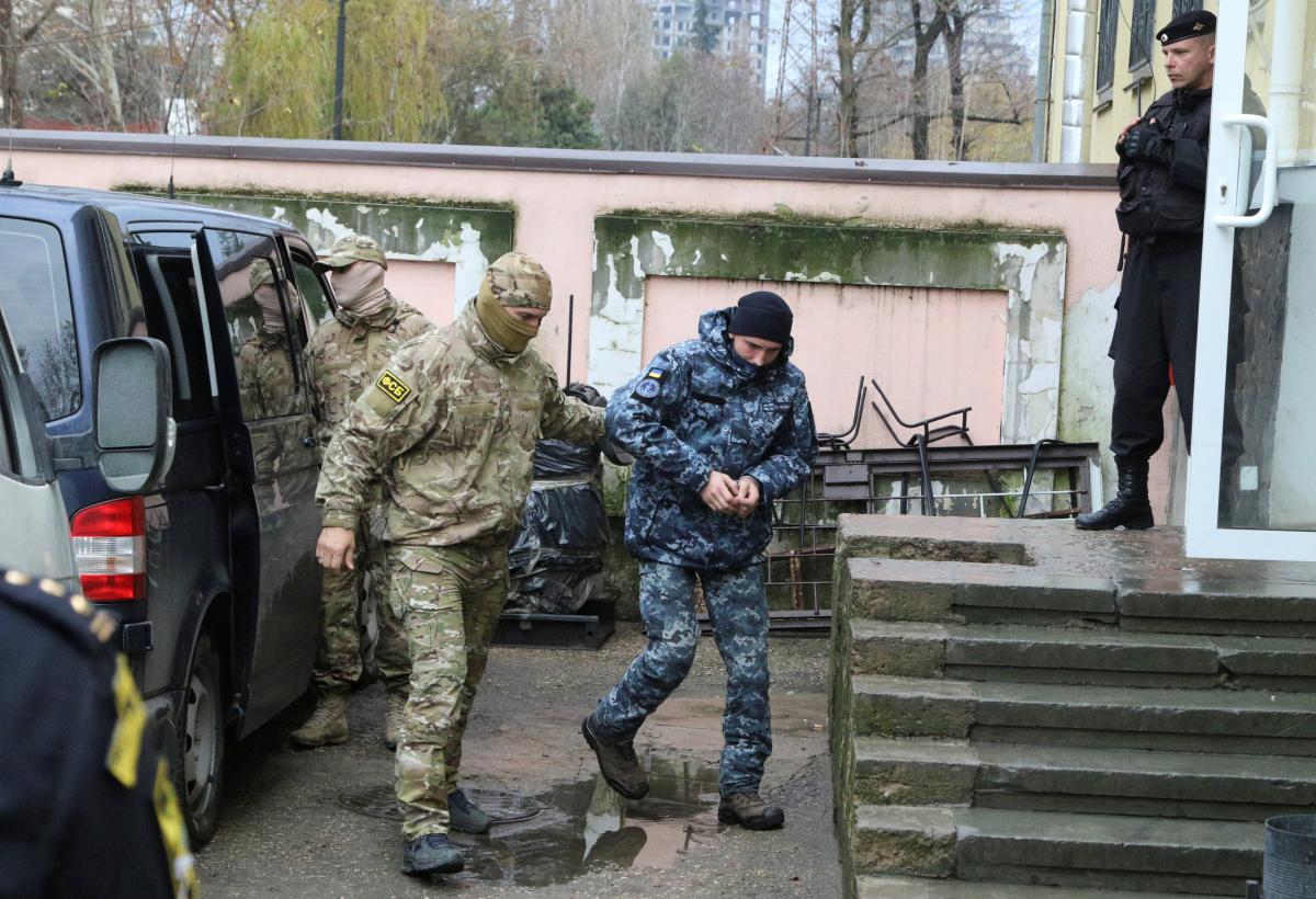 Плененных украинских моряков вывозят из Крыма в Москву «фото»