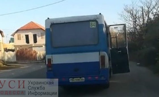 Маршрутку, из которой выпала женщина в Нерубайском, сняли с рейса и открыли уголовное производство «фото»