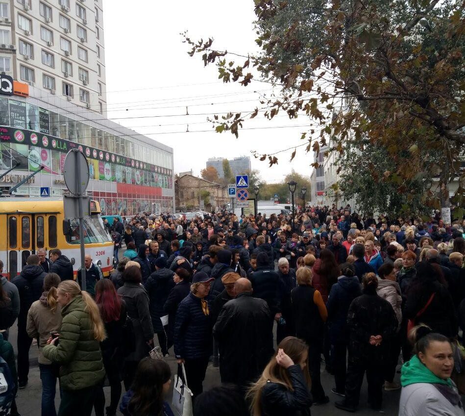 Протестные акции возле Привоза образовали масштабные пробки «фото»