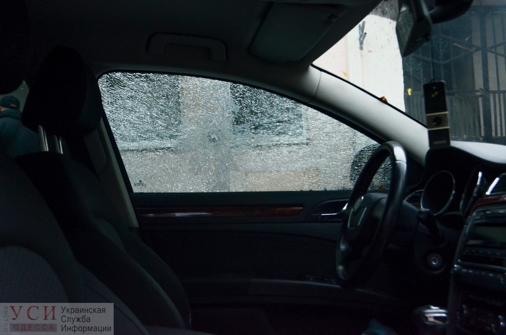 В Одессе обстреляли машину депутата облсовета (фото) «фото»