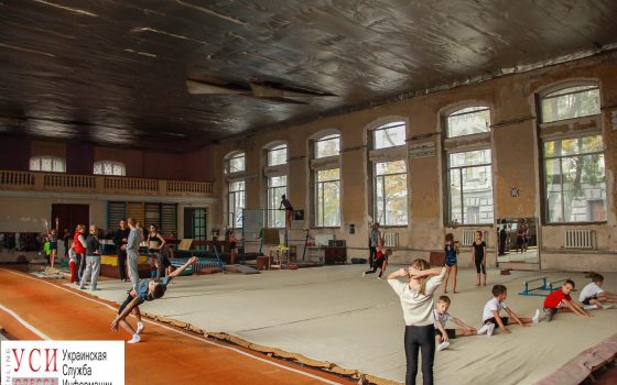 На стадионе СКА начали демонтаж кровли гимнастического зала (фото) «фото»