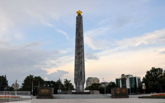 Стелу на площади 10 апреля закроют на ремонт «фото»