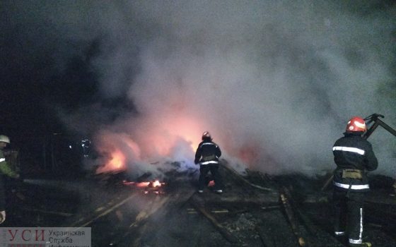 В Овидиопольском районе сгорел склад с дровами (фото) «фото»
