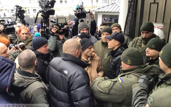 Под зданием консульства РФ на Гагаринском плато собрались на митинг активисты и жители Одессы (фото, видео, трансляция) ОБНОВЛЕНО «фото»