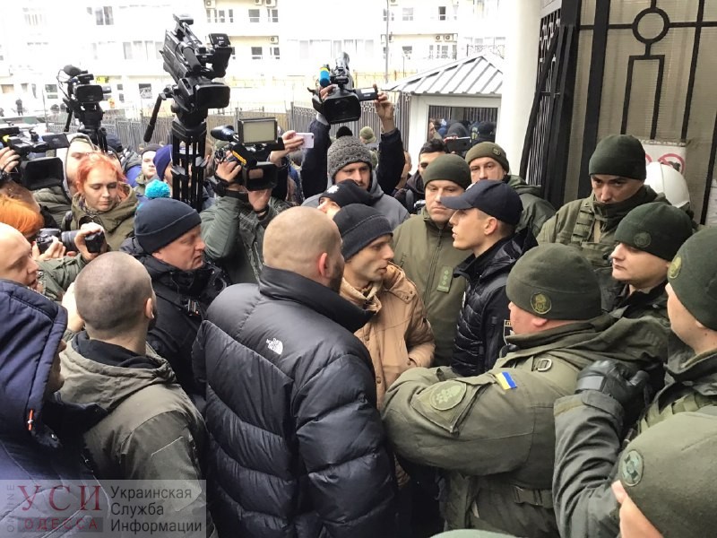 Под зданием консульства РФ на Гагаринском плато собрались на митинг активисты и жители Одессы (фото, видео, трансляция) ОБНОВЛЕНО «фото»