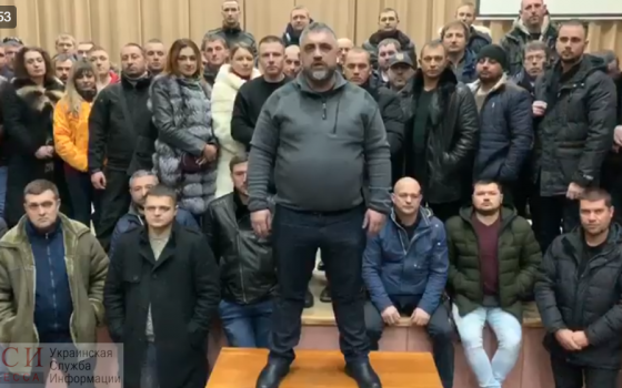 “Авто Евро Сила”: подписанные Порошенко законы о растаможке “евроблях” – это “частичная победа” «фото»