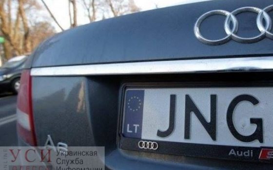 Порошенко подписал закон про “евробляхи” без изменений, которые требовали активисты, перекрывавшие трассу “Одесса-Киев” «фото»