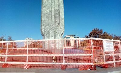 Стеллу “Крылья победы”, с которой начала валиться плитка, оградили в целях безопасности (фото) usionline.com Стеллу “Крылья победы”, с которой начала валиться плитка, оградили в целях безопасности (фото) «фото»