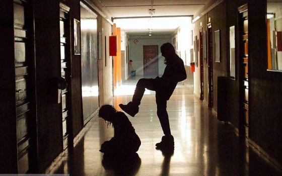 Руководство для родителей: как понять, что травля коснулась вашего ребенка и что делать дальше «фото»