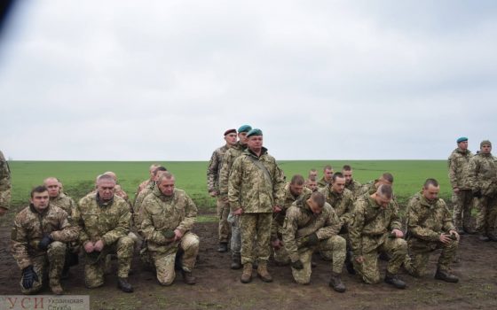 “Крым надо брать!”, – в Одесской области бойцы нового 35-го батальона морской пехоты ради беретов ныряли в ледяную воду и тянули БТР (видео) «фото»