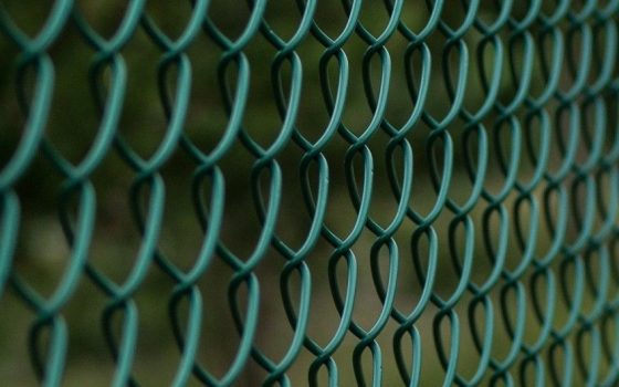 В районе пляжа Дельфин иностранец незаконно оградил себе участок в полторы сотки и исчез «фото»