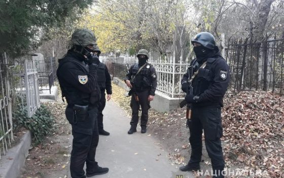 На Слободском кладбище бездомный зарезал преподавателя вуза (видео) «фото»