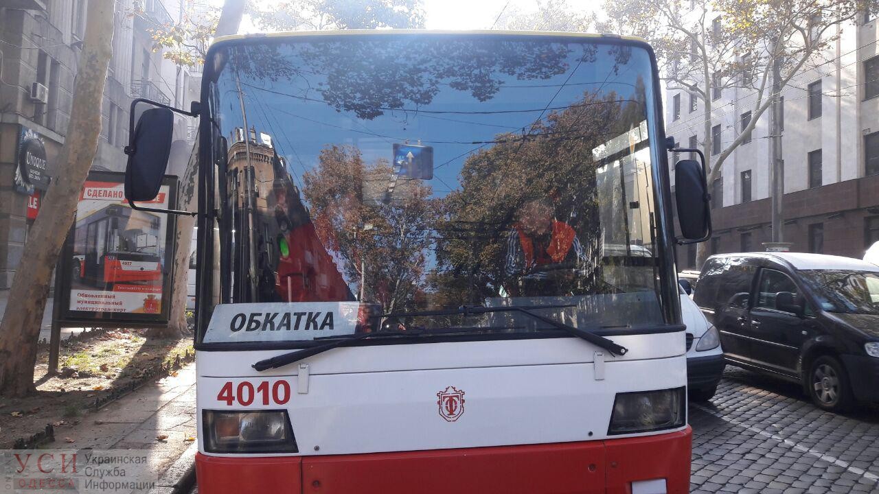 На улицы Одессы впервые вышел электробус – в честь 73-й годовщины запуска в городе троллейбусов (фото) «фото»