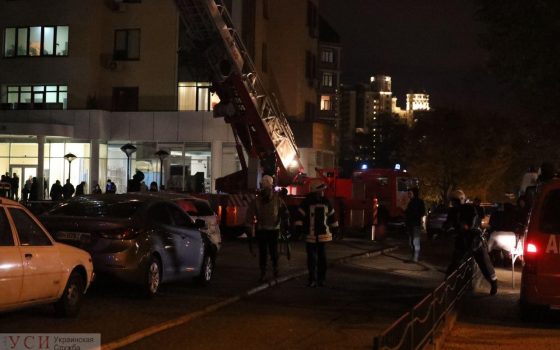 У Дворца спорта горят 4 этажа в высотке: спасатели взбираются по подъемнику, есть пострадавшие (фото) ОБНОВЛЕНО «фото»