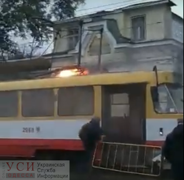 Возле одесского зоопарка загорелся трамвай №11 (видео) «фото»
