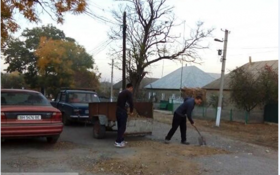 Жители села Калчево в Болградском районе сами отремонтировали дорогу: засыпали ямы строительным мусором (фото) «фото»