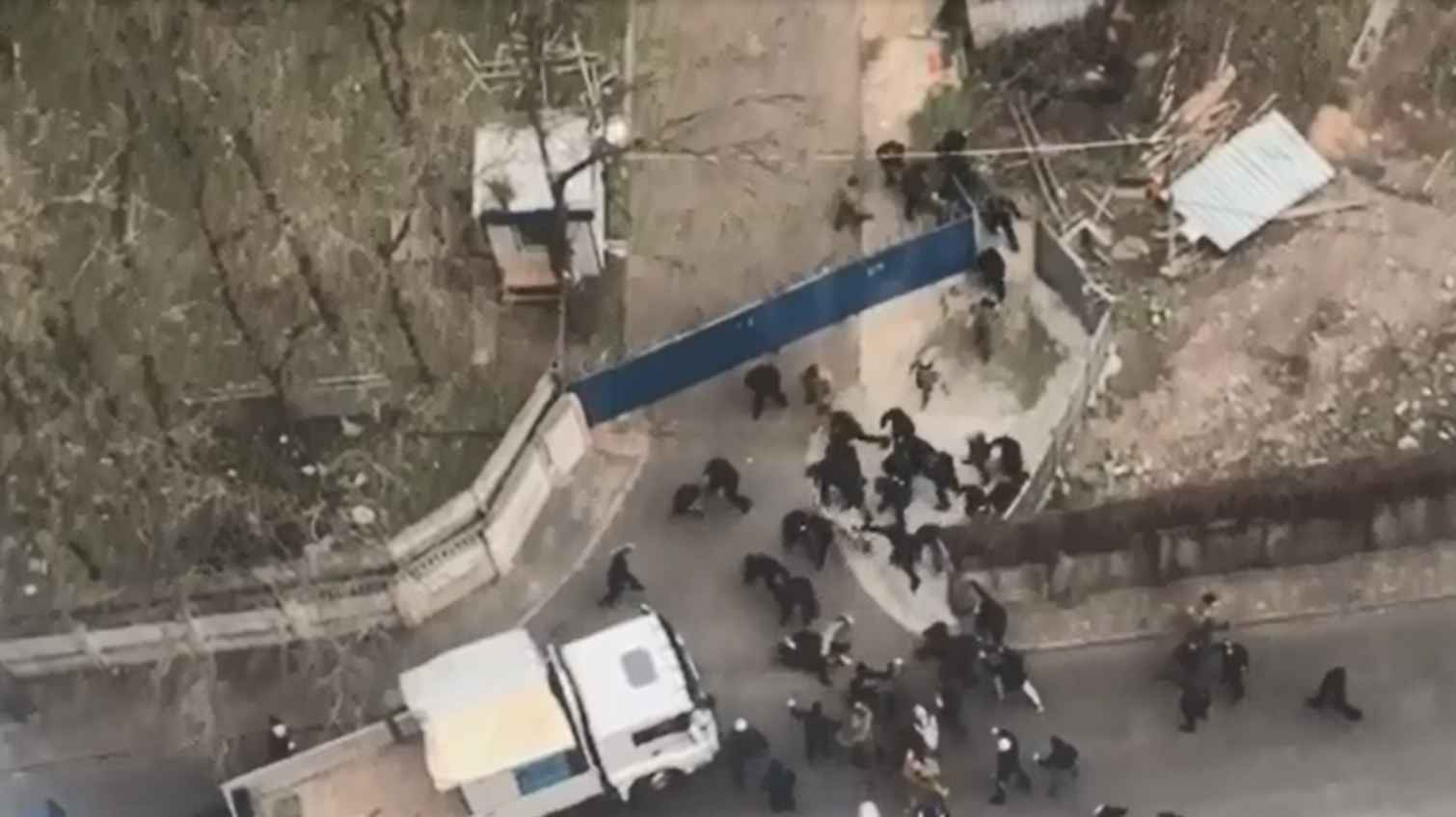 Во время протестов на Гагаринском плато активисту пробили голову – полиция задерживает всех (видео) «фото»