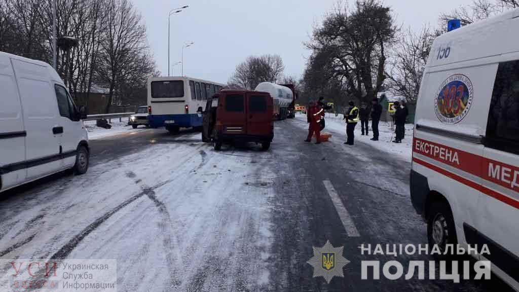Автобус с туристами из Одессы попал в лобовое ДТП: есть пострадавшие (фото) «фото»