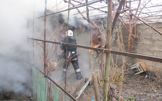 На окраине Одессы дотла сгорел частный дом (фото) «фото»
