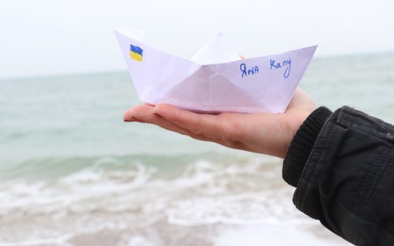 В лагере “Молодая гвардия” дети поддержали украинских моряков трогательной акцией (фото) usionline.com В лагере “Молодая гвардия” дети поддержали украинских моряков трогательной акцией (фото) «фото»