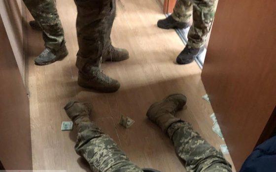 В Южном военкома поймали на взятке за “отмазку” от армии (фото) «фото»