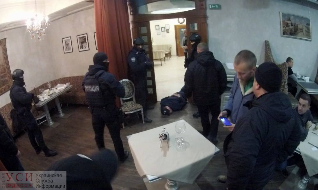 В ресторане напротив одесской облпрокуратуры задержали участников сходки международного преступного наркосиндиката (фото) «фото»
