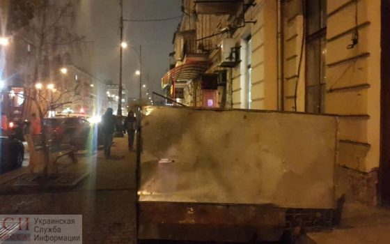 На Тираспольской незаконно увеличили вход в подвал за счет украденного тротуара (фото) usionline.com На Тираспольской незаконно увеличили вход в подвал за счет украденного тротуара (фото) «фото»