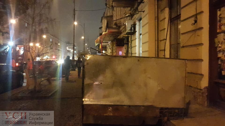 На Тираспольской незаконно увеличили вход в подвал за счет украденного тротуара (фото) «фото»
