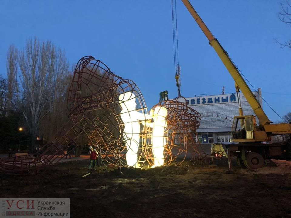 На поселке Котовского завершили установку скульптуры «Любовь» (фото) «фото»
