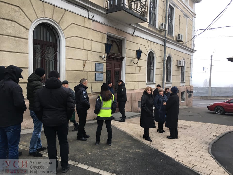 Битва за Медин: соратники Запорожана под прикрытием охранной фирмы закрылись в ректорате (фото) «фото»