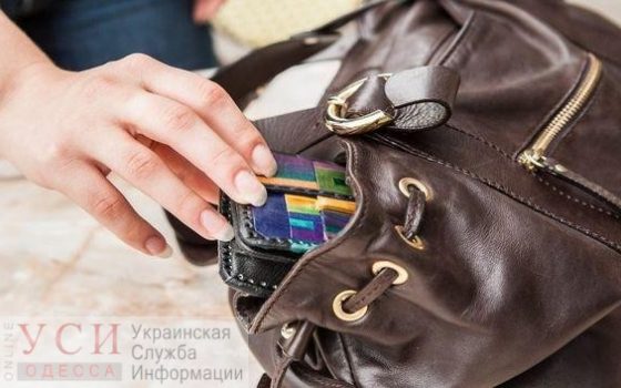 Полиция задержала воров, которые обнимали жертв на улице «фото»