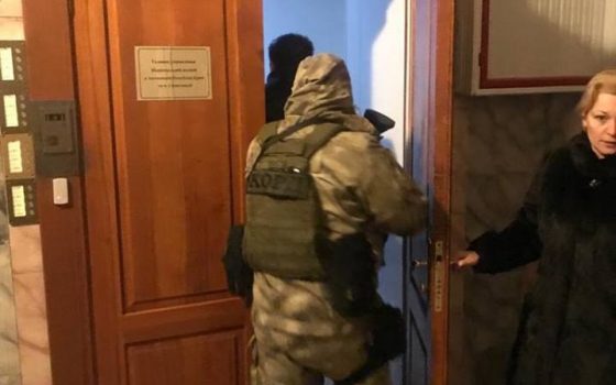 Спецназ в Одесской области задержал троих членов банды “экстрасенсов”, вооруженных автоматом (фото) «фото»