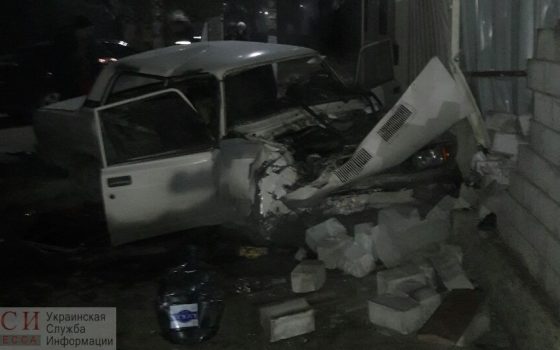 Под Одессой спасатели “вырезали” из автомобиля тела пострадавших в аварии (фото) usionline.com Под Одессой спасатели “вырезали” из автомобиля тела пострадавших в аварии (фото) «фото»