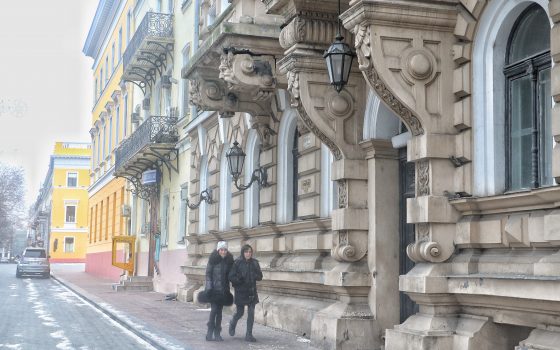 Опасный памятник на Приморском бульваре: красивая лепнина может обвалиться в любой момент (фото) usionline.com Опасный памятник на Приморском бульваре: красивая лепнина может обвалиться в любой момент (фото) «фото»