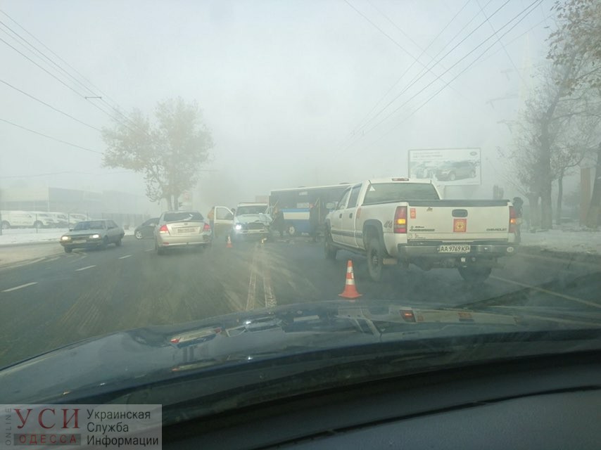 На выезде из Одессы микроавтобус влетел в маршрутку «фото»