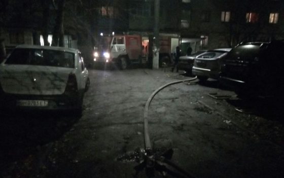 На Черемушках неизвестные подожгли автомобиль и сбежали (фото) usionline.com На Черемушках неизвестные подожгли автомобиль и сбежали (фото) «фото»
