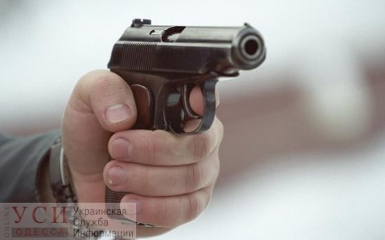 Одессит хвастался в торговом центре пистолетом и пугал посетителей usionline.com Одессит хвастался в торговом центре пистолетом и пугал посетителей «фото»