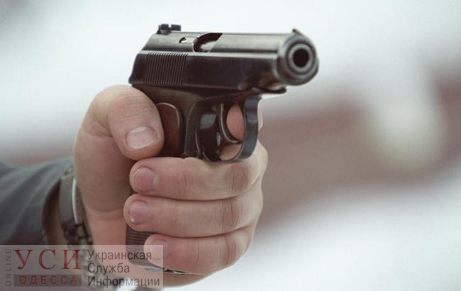 Одессит хвастался в торговом центре пистолетом и пугал посетителей «фото»
