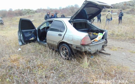 В Николаевской области задержали банду домушников из Одессы: во время погони они протаранили машину полицейских и заехали в реку usionline.com В Николаевской области задержали банду домушников из Одессы: во время погони они протаранили машину полицейских и заехали в реку «фото»