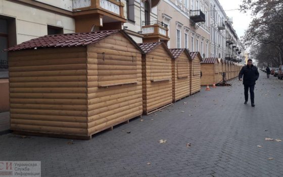 На Приморском бульваре установили праздничный городок, а елка появится к Дню святого Николая (фото) usionline.com На Приморском бульваре установили праздничный городок, а елка появится к Дню святого Николая (фото) «фото»