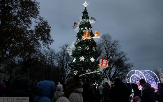 В Одессе зажгли главную елку города (фоторепортаж) usionline.com В Одессе зажгли главную елку города (фоторепортаж) «фото»